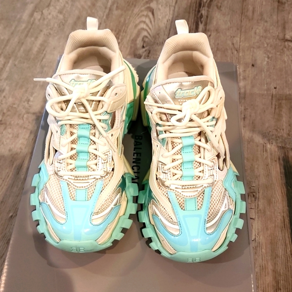 Authentic Balenciaga track 2 caged trainer